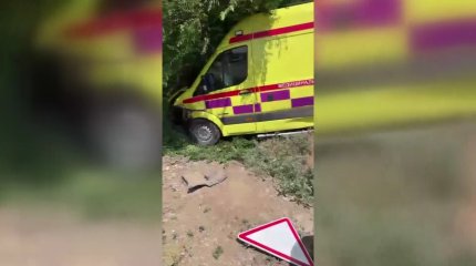 Жедел жәрдем көлігі бағдаршамға тоқтамай, төрт адам зардап шекті