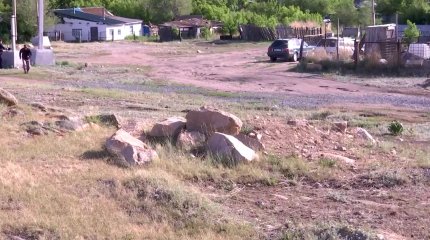 Нет водопровода и освещения: жители Баянаула не могут дождаться элементарных благ цивилизации