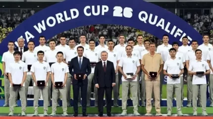 Өзбекстан президенті әлем чемпионатына шыққан футболшыларға 40 көлік пен мемлекеттік наградалар табыстады
