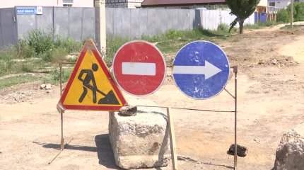 Жители микрорайона Актобе почти год не могут дождаться новую дорогу