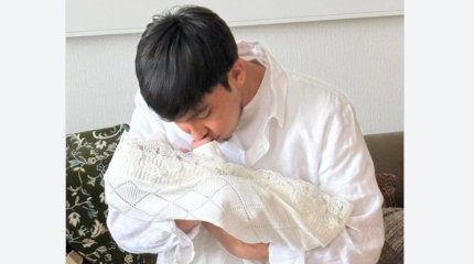 Ерке Есмахан үшінші сәбиін дүниеге әкелді