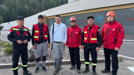 Всю ночь искали заблудившегося подростка в горах Алматинской области