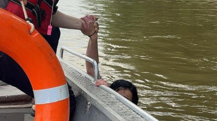 Жайық өзенінде 34 жастағы әйел суға батып кете жаздады