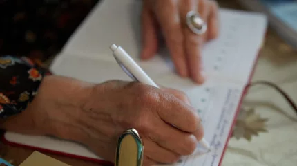 105 жастағы әжей ұзақ өмір сүрудің қарапайым құпиясын айтты