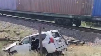 Land Cruiser столкнулся с грузовым поездом в Алматинской области: есть пострадавший