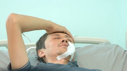 В Шымкенте трое подростков напали на водителя автобуса из-за оплаты проезда.