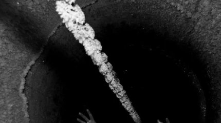 Школьница и мужчина погибли в колодце с мусором в Актюбинской области