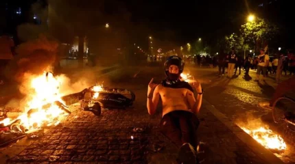 ПСЖ-нің Чемпиондар лигасындағы жеңісінен кейін Парижде жаппай тәртіпсіздік орын алды