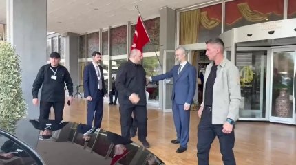 Трамп: "Әйеліңнен таяқ жейтінің бар, есігіңді жауып жүр"