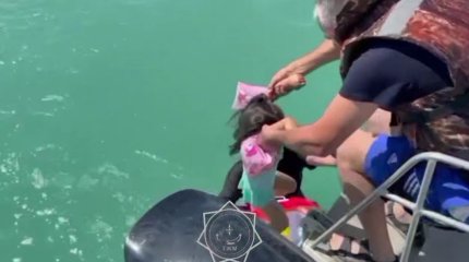 ТЖМ қызметкерлері Балқаш көлінде 3 адамды құтқарды