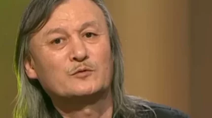 «Әнді сайқымазақ етті»: Ұлықпан Жолдасов әнші Sadraddin-ге шүйлікті