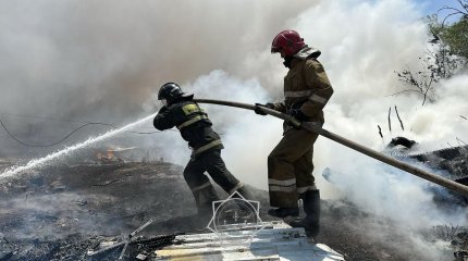 Сильный дым накрыл улицы Тараза из-за пожара в ТОО