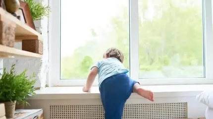 Алматыда үш жасар бүлдіршін 9-қабаттан құлап кетті