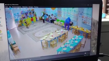 "Била по голове, по спине" - воспитатель детского сада в Павлодаре систематически избивала детей младшей группы