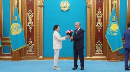 Касым-Жомарт Токаев наградил работников СМИ