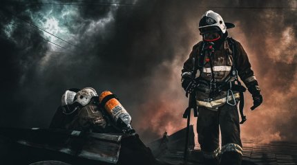 Өрт сөндірушілер тұрғын үй төлемдерін алады: азаматтық қорғау қызметкерлерін әлеуметтік қорғау туралы заң қабылданды