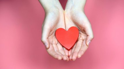 «Спасибо всем, кто рядом»: семья Алуа рассказала о ходе лечения девочки (ВИДЕО)