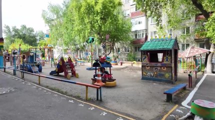 "Детская сказка" - пенсионер изменил до неузнаваемости двор в Петропавловске