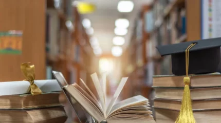 Студент тапанша мен пышақ алып, проректорды қорқытқан