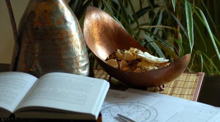 Как и погода, судьба переменчива, но именно перемены делают нас живыми. Гороскоп на 28 июня.