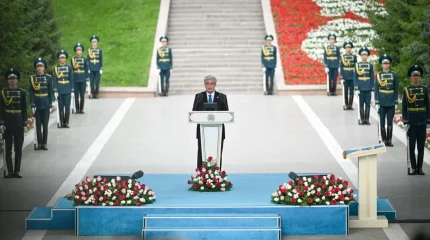 Президент Мемлекеттік ту көтеру рәсіміне қатысты