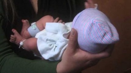 Алматыда жаңа туған сәбиді сатпақ болғандар ұсталды