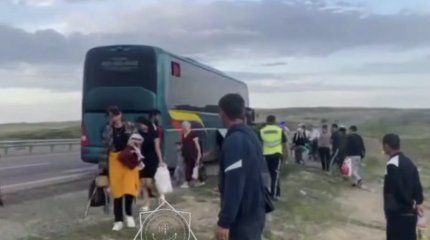 Автобус с десятками пассажиров загорелся на трассе Астана—Алматы