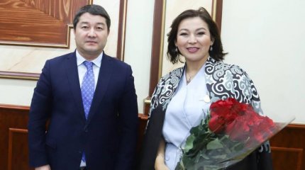 Қазақстанның халық әртісі, атақты әнші Айгүл Қосановаға құрмет көрсетілді