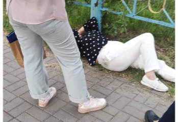 Подростки на самокате сбили женщину с ребенком в Караганде