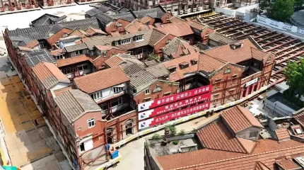 Қытай билігі жүздеген роботтарды пайдаланып 7 500 тонналық тарихи тұрғын үйді орнынан көшірді
