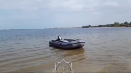 Семью с детьми унесло на лодке в области Абай