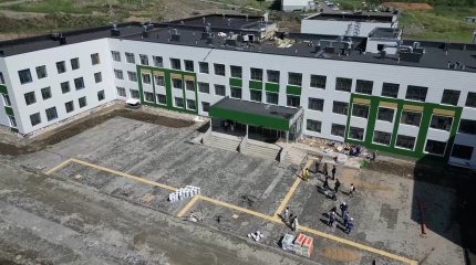 Комфортная школа на шестьсот мест откроется к 1 сентября в Усть-Каменогорске: ход строительства проверили депутаты мажилиса