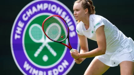 Елена Рыбакина начала Уимблдон-2025 с уверенной победы