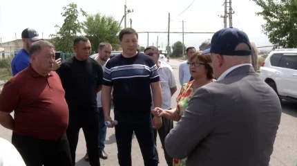 Депутаттар Кемертоған ауылының өзекті мәселелермен танысты