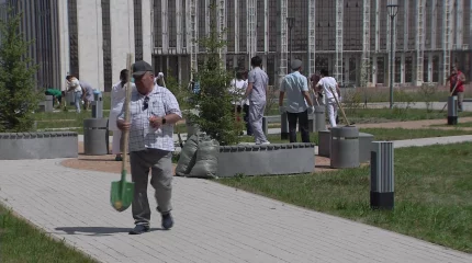 Медики НКЦЭМ и работники партии "Amanat" приняли участие в акции "Таза бейсенбі"