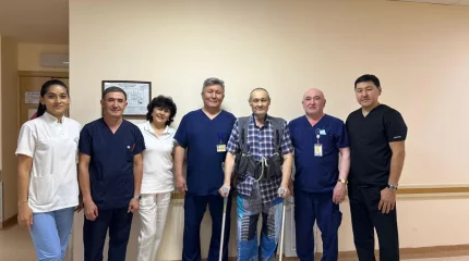Уникальная операция: в Алматы прооперировали колено пациенту с искусственным сердцем