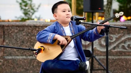 Астанада ашық аспан астында Dombyra Party өтті