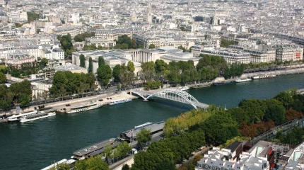 Париж возвращает Сену горожанам: спустя сто лет купание вновь разрешено