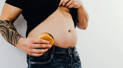 Женщин больше привлекают мужчины «с животиком» - новое исследование