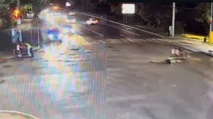 Мопед жүргізушісі полицейді қағып, қашып кеткен