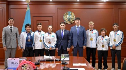 Министр спорта наградил победителей второго этапа Кубка Азии по стрельбе из лука