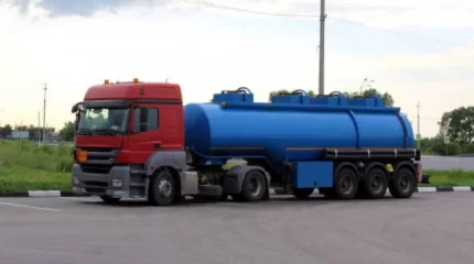 Павлодар облысында жүргізуші бензин құйылған цистернаға құлап кетті