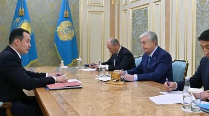 Қасым-Жомарт Тоқаев «QazaqGaz» ҰК» АҚ басқарма төрағасы Санжар Жаркешовті қабылдады
