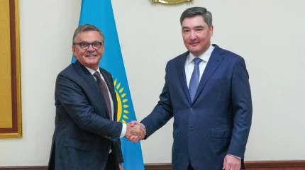 Олжас Бектенов Phygital International басшысы Рене Фазелмен кездесті