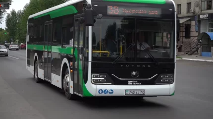 Қостанайда жүргізуші куәлігінен айрылған адамның автобус тізгіндегені анықталды