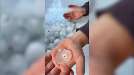 Град величиной с куриное яйцо обрушился на Бухтарминское водохранилище