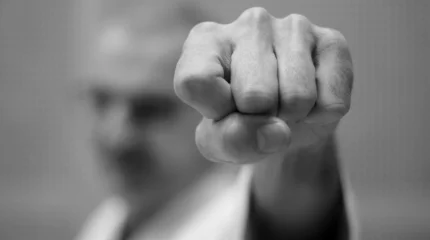 Пациент ударил врача в костанайской больнице: хирург в реанимации