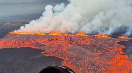 Исландияда жанартау атқылап, бір шақырымдық жарық пайда болды