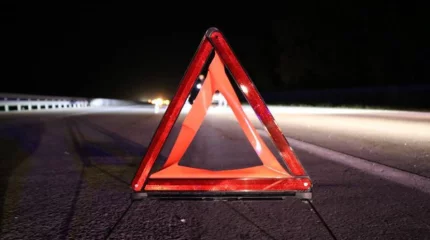 Павлодар облысында көлік аударылып, 2 адам зардап шекті