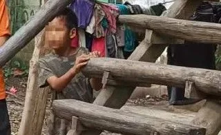 Полиция Таиланда нашла мальчика, которого воспитали собаки